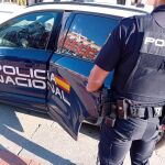 Un agente de la Policía Nacional