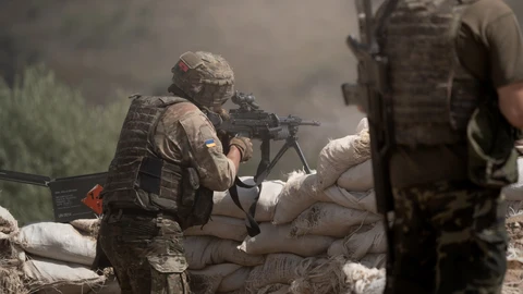 Un militar ucraniano durante la instrucción de combate