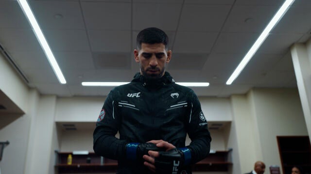 Ilia Topuria, en un fotorgrama del documental, antes del combate