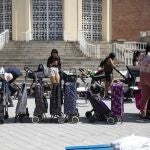 Reparto de alimentos de la Fundación Madrina. Colas del hambre. 