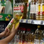 Las causas por las que no bajará el precio del aceite hasta mediados de noviembre «como mínimo»