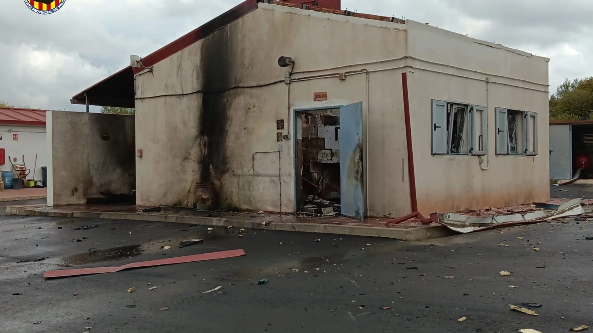 Estado en el que ha quedado la caseta de la pirotecnia de Bèlgida afectada por la explosión REMITIDA / HANDOUT por CONSORCIO PROVINCIAL DE BOMBEROS Fotografía remitida a medios de comunicación exclusivamente para ilustrar la noticia a la que hace referencia la imagen, y citando la procedencia de la imagen en la firma 18/09/2024