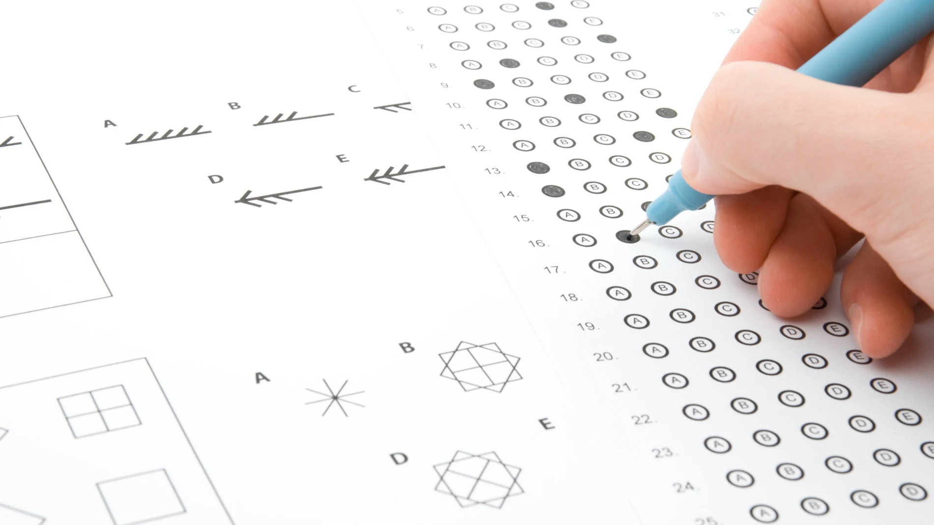 El coeficiente intelectual es un estimador de la inteligencia general del ser humano, de cuya prueba se obtiene un número que mide la capacidad de pensamiento abstracto de una persona