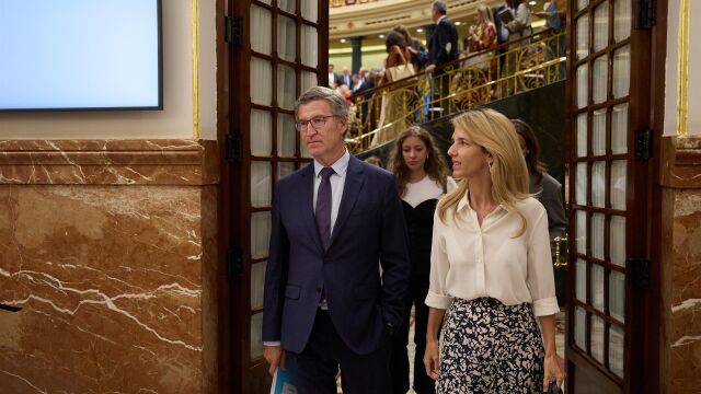 Feijóo dice que la "censura y persecución" del Gobierno "no se veía desde Franco" y Sánchez le pide "cambiar el chip"