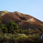  Vista del volcán de La Palma, conocido como Tajogaite, sin signos de actividad volcánica tras casi tres años desde que hiciera erupción, el 19 de septiembre de 2021. 