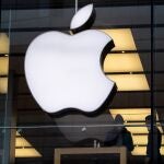 Economía.- Bruselas da seis meses a Apple para abrir a competidores sus sistemas operativos de iPhone e iPad