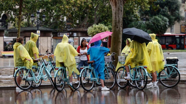 Las lluvias y tormentas mantienen en alerta naranja a la Comunitat Valenciana