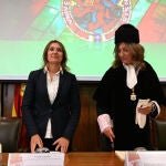 Rocío Lucas junto a la rectora Nuria González, en la apertura del curso en la Universidad de León