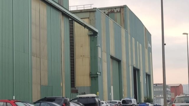 Sucesos.- Dos trabajadores resultan heridos, uno grave, en un accidente laboral en Tadarsa, Avilés