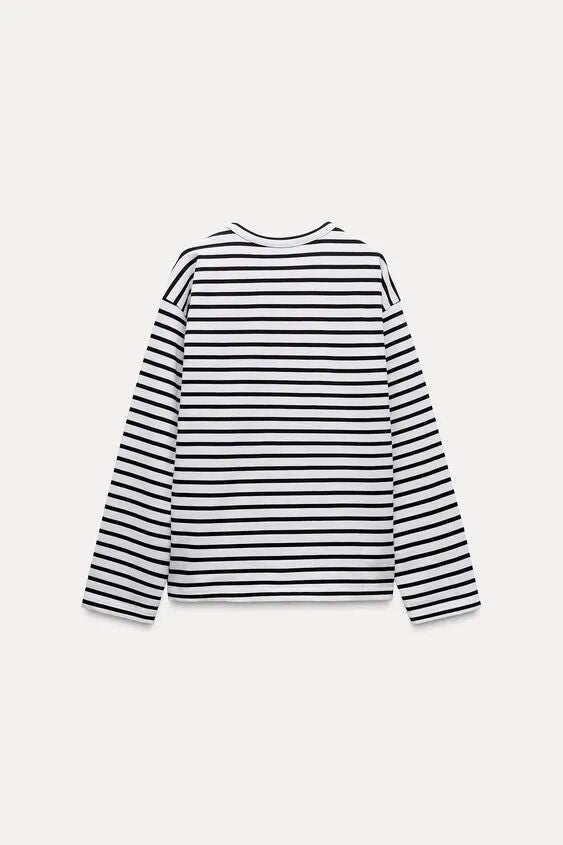 Camiseta oversize de rayas, de Zara (22,95 euros)