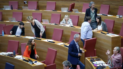 El portavoz de Compromís, Joan Baldoví, esta mañana abandonando el hemiciclo durante una votación