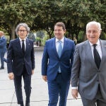 Mañueco junto a Concepción y Santiago Mena, antes de la apertura oficial del Año Judicial