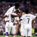 Los jugadores del Real Madrid celebran el gol de Mbappé al Espanyol