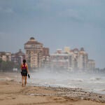 Aviso naranja por lluvias de hasta 50 l/m2 en una hora en Castellón y Valencia