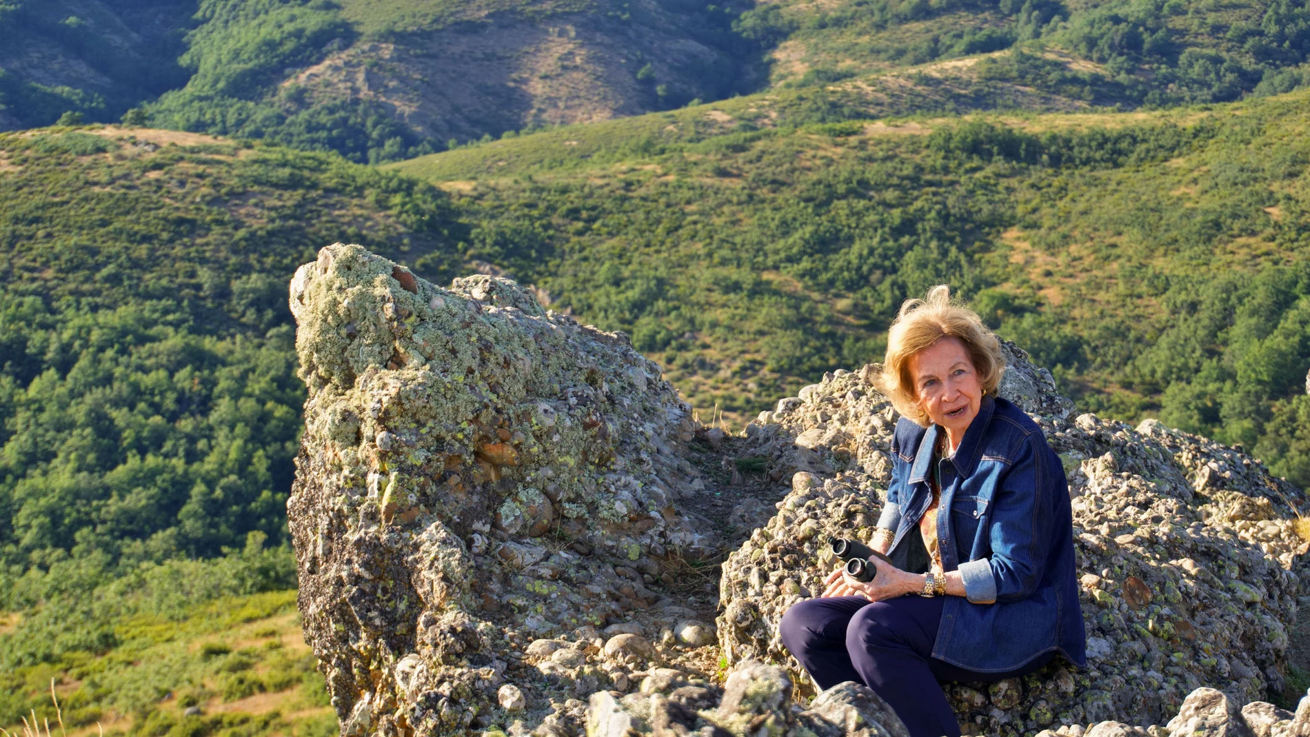 La Reina Sofía en el Parque Natural de la Montaña Palentina para conocer el estado de conservación del gato montés en zonas ganaderas del norte de la Península Ibérica, donde se desarrolla un proyecto conjunto de la Fundación Reina Sofía y la Estación Biológica de Doñana-CSI.