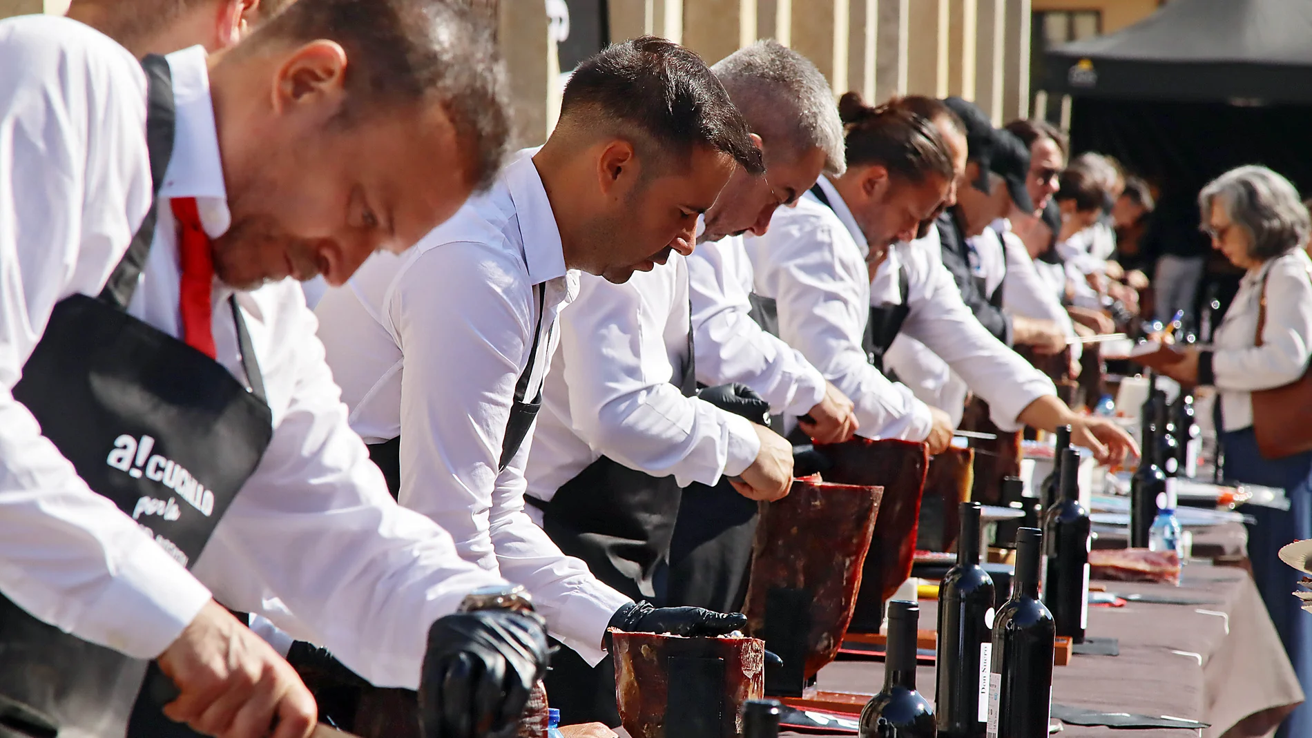 León elabora el bocata de cecina más grande y solidario del mundo