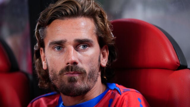 Griezmann empezó el partido en Vallecas en el banquillo
