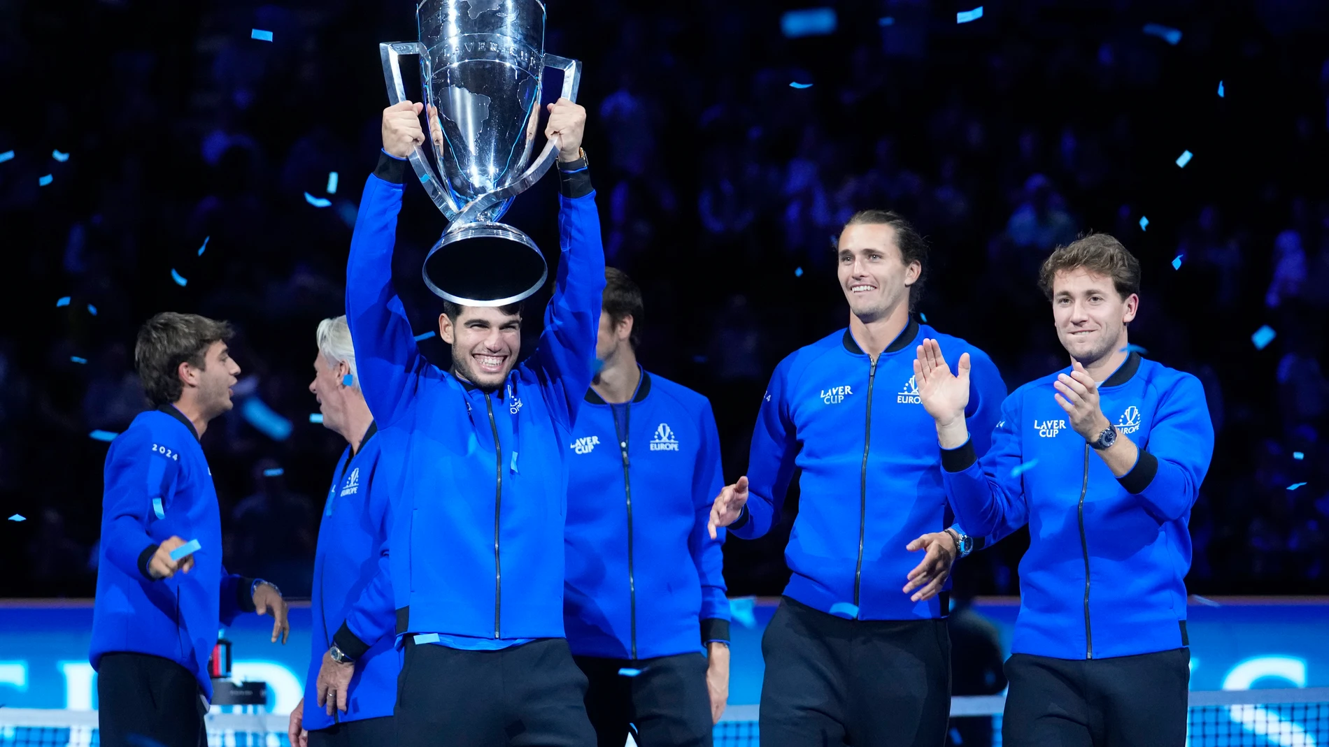 Team Europe's Carlos Alcaraz lifts the Laver cup trophy after winning against Team's World's at the Laver Cup tennis event, in Berlin, Germany, Sunday, Sept. 22, 2024. (AP Photo/Ebrahim Noroozi)