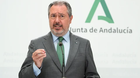 Juanma Moreno se reúne con portavoces de grupos