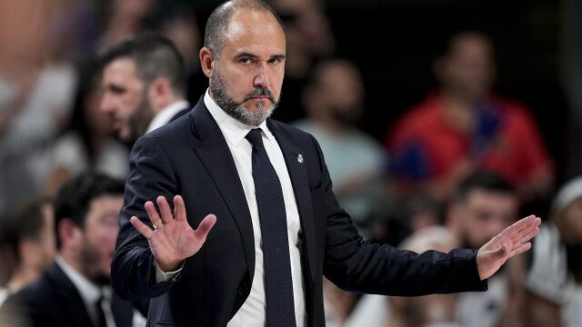 Chus Mateo, entrenador del Real Madrid, defensor del título