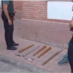 Las armas y palos utilizados en el secuestro