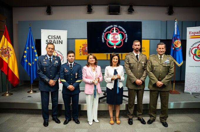 Robles recibe a los militares españoles que han obtenido medallas en los JJOO de París 2024