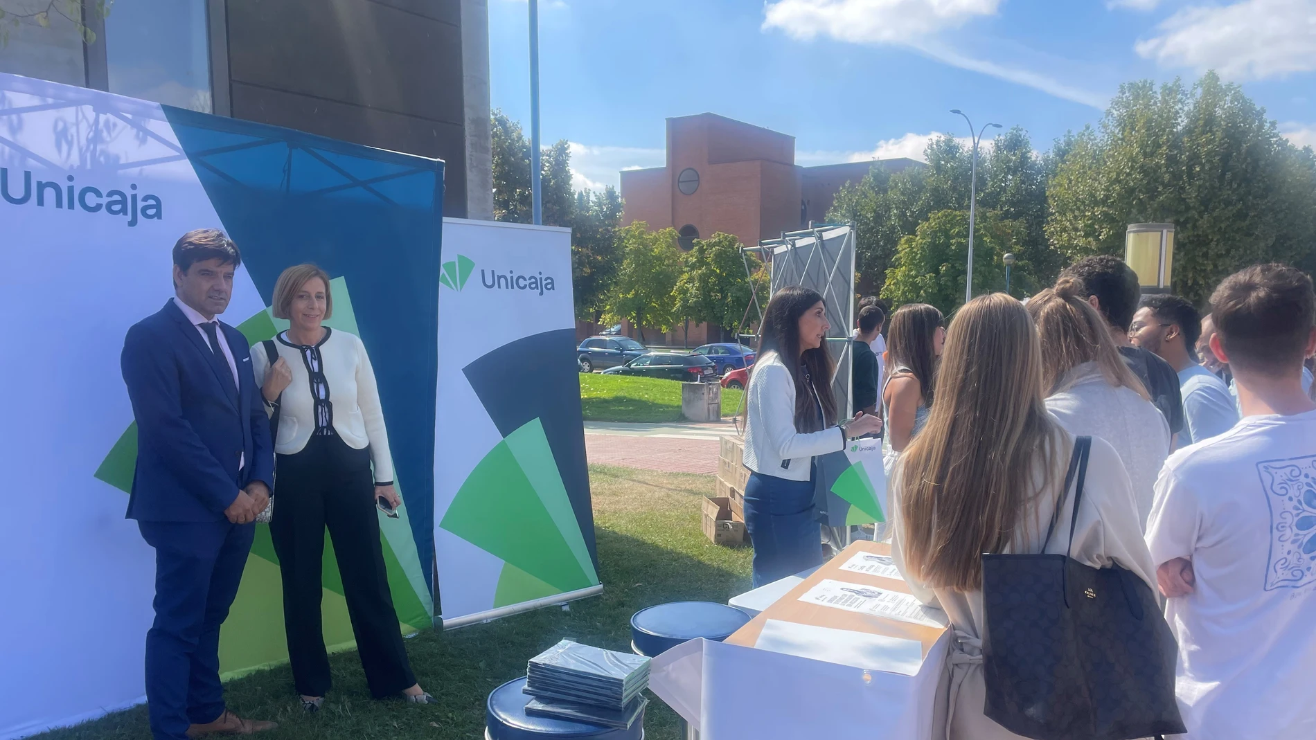 Manuel Rubio en el stand de Unicaja en la Universidad de Salamanca
