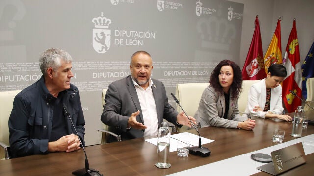 Álvarez Courel presenta el proyecto "Redprendiendo en mi pueblo"