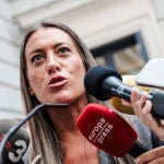 Miriam Nogueras (Junts) ofrece declaraciones a los medios sobre la seda de déficit en el Congreso de los Diputados 