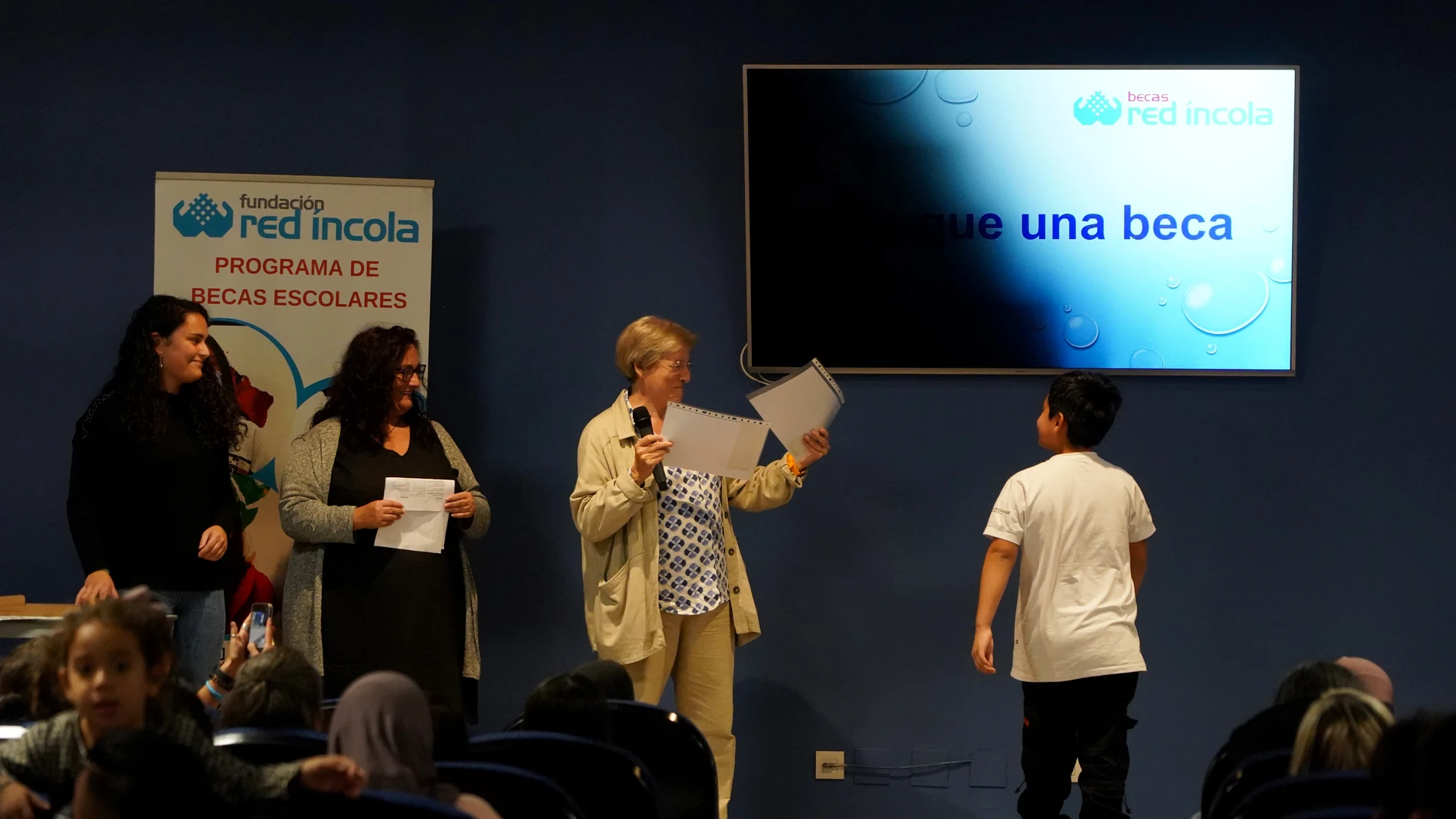 Red Incola entrega 45 becas a familias vulnerables de Valladolid destinadas a la educación de sus hijos