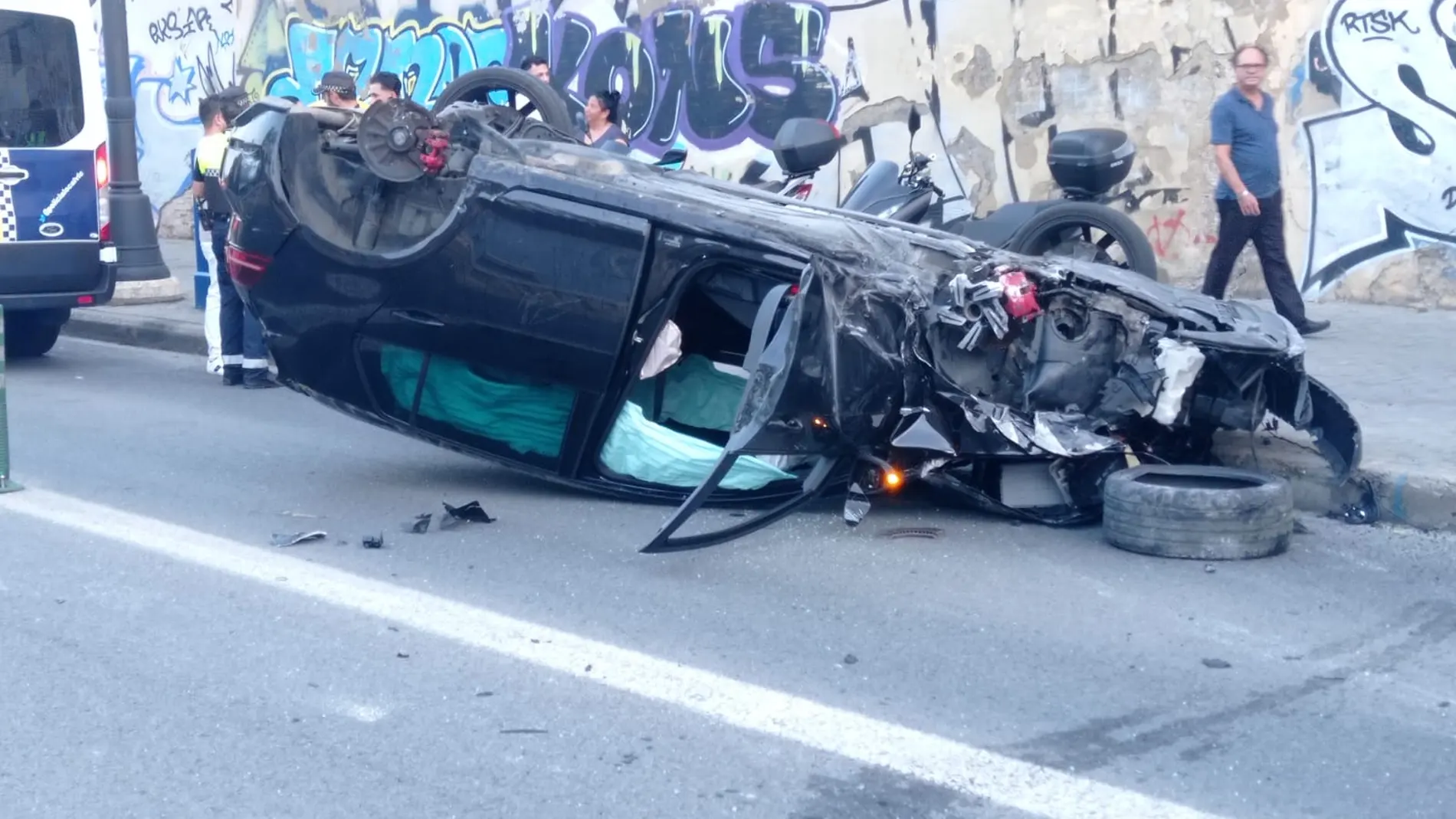Estado en el que quedó el coche accidentado en Valencia