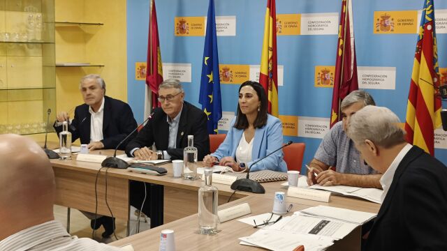 la consejera Sara Rubira previas a la reunión de la Comisión permanente de la Sequía de la CHS 