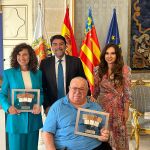La CEO del Hotel Casa Alberola-Curio Collection by Hilton, Asunción Ujeda, el hostelero, Ramón Riquelme, junto al alcalde de Alicante, Luis Barcala, y la concejala de Turismo, Ana Poquet