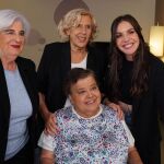 Paca Sauquillo, Manuela Carmena y Cristina Almeida, junto a Inés Hernand