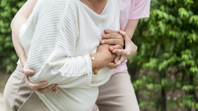 El infarto agudo de miocardio se debe a la falta de riego sanguíneo producida por la obstrucción de una de las arterias coronarias