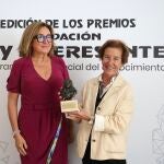 La directora del Museo, Aurora Martín, recibe el galardón