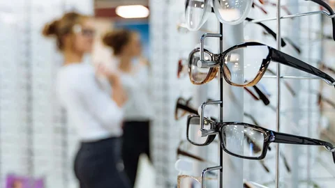 Gafas y lentillas son un gasto importante para las familias
