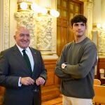 Jesús Julio Carnero junto a Arturo Coello en el Ayuntamiento de Valladolid
