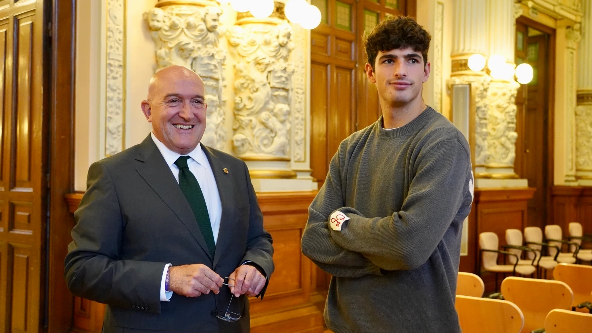Jesús Julio Carnero junto a Arturo Coello en el Ayuntamiento de Valladolid