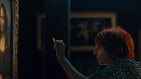 Lady Gaga, caracterizada como Harley Quinn en el videoclip