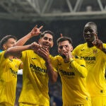 Ayoze Pérez celebra con sus compañeros el segundo gol al Espanyol