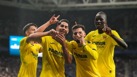 Ayoze Pérez celebra con sus compañeros el segundo gol al Espanyol
