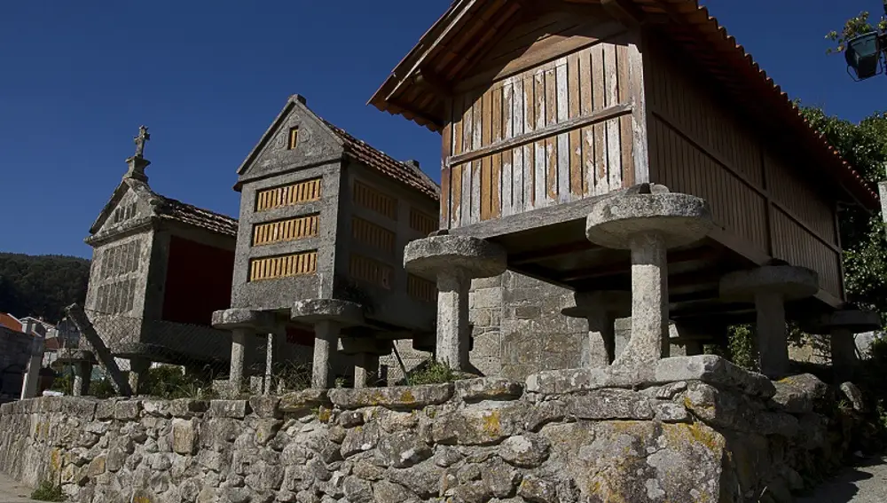 Hórreos en Combarro (Pontevedra).