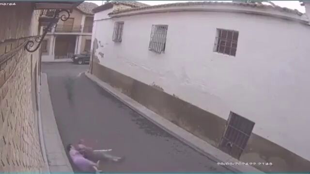 Un ladrón roba a un matrimonio de ancianos en plena calle y les deja tirados en un pueblo de Toledo