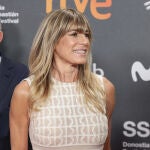 Begoña Gómez con vestido de Teresa Helbig.