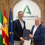 Ramón Fernández-Pachecho y el alcalde de Garrucha en la Delegación del Gobierno de Almería