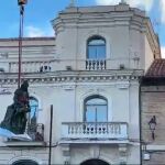 Monumental: esta es la nueva estatua gigante de Cervantes en Alcalá de Henares