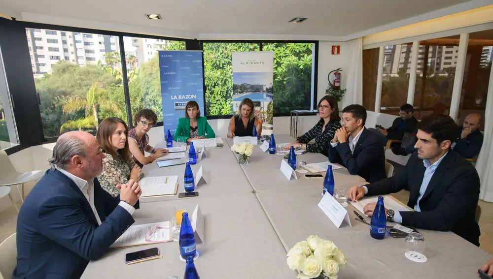 Luis Castillo, Reme Cerdán, Olivia Estrella, Alicia Martí, Nuria Montes, Marina Campello, Fede Fuster y Gonzalo Boné
