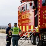 Bomberos y GERA de la Comunidad rescatan a un yegua caída en una acequia en Alcalá 