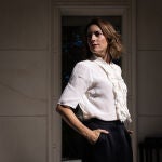 Alondra de La Parra, Directora Artística y Titular de la Orquesta y Coro de la Comunidad de Madrid, posa el pasado 27 de septiembre en el patio de la Fundación ORCAM. 